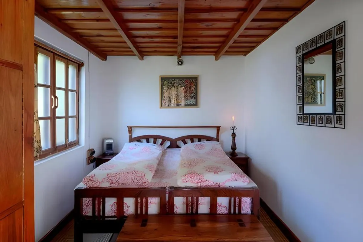 Jungle Lore Birding Lodge Pangot - Hotel with Bathtub in Pangot