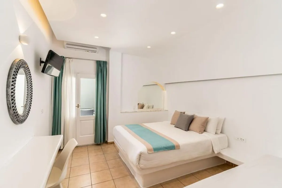 Kafieris View - Hotel with Bathtub in Santorini