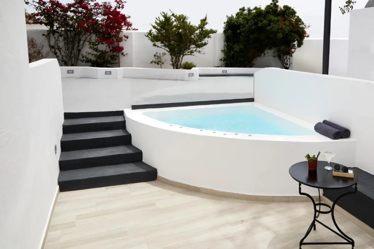 Kalisti Hotel & Suites - Hotel with Bathtub in Santorini