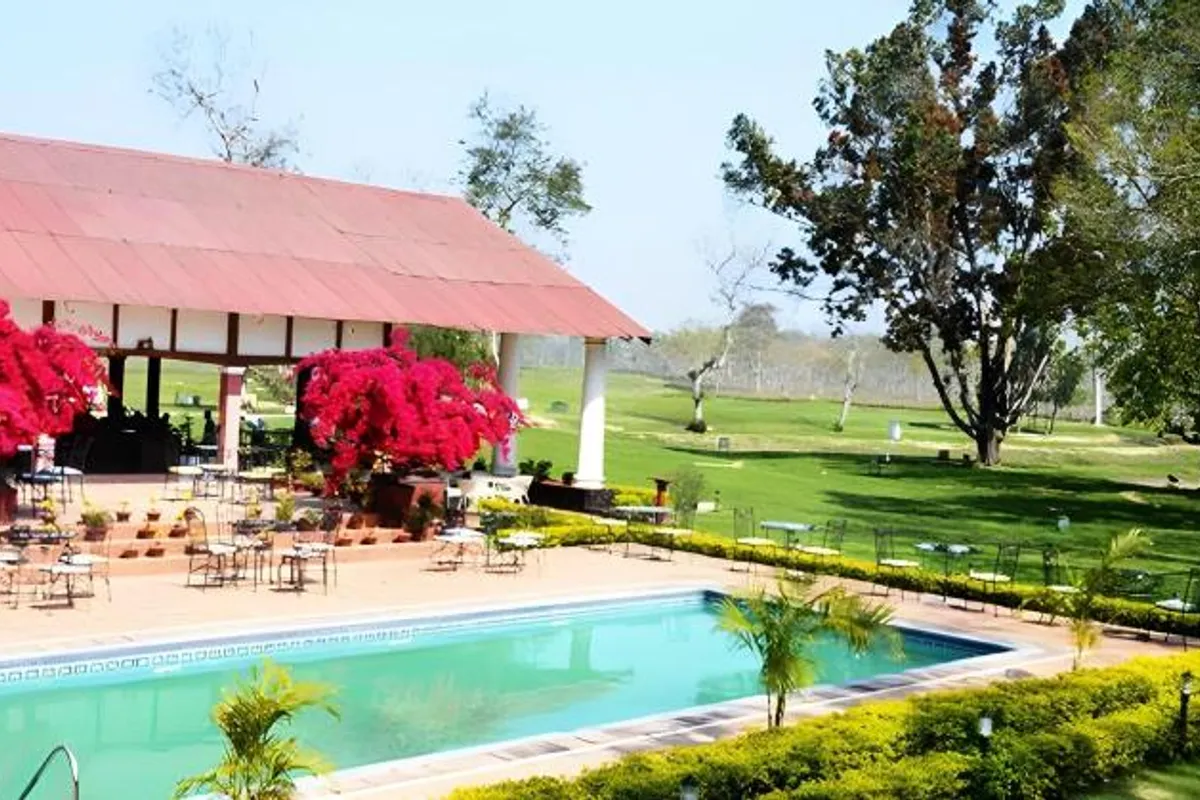 Kaziranga Golf Resort Jorhat bathroom and tub space
