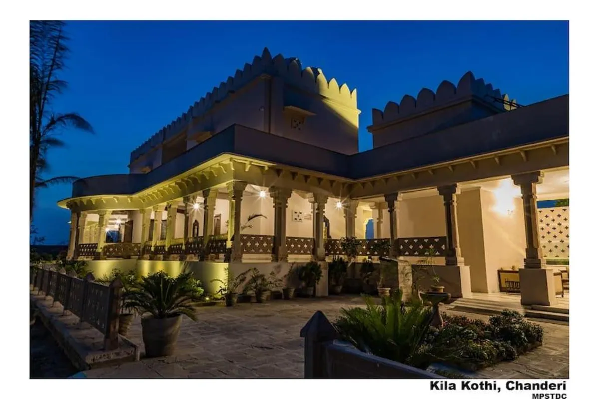 Kila Kothi Heritage Stay Chanderi - Hotel with Bathtub in Chanderi