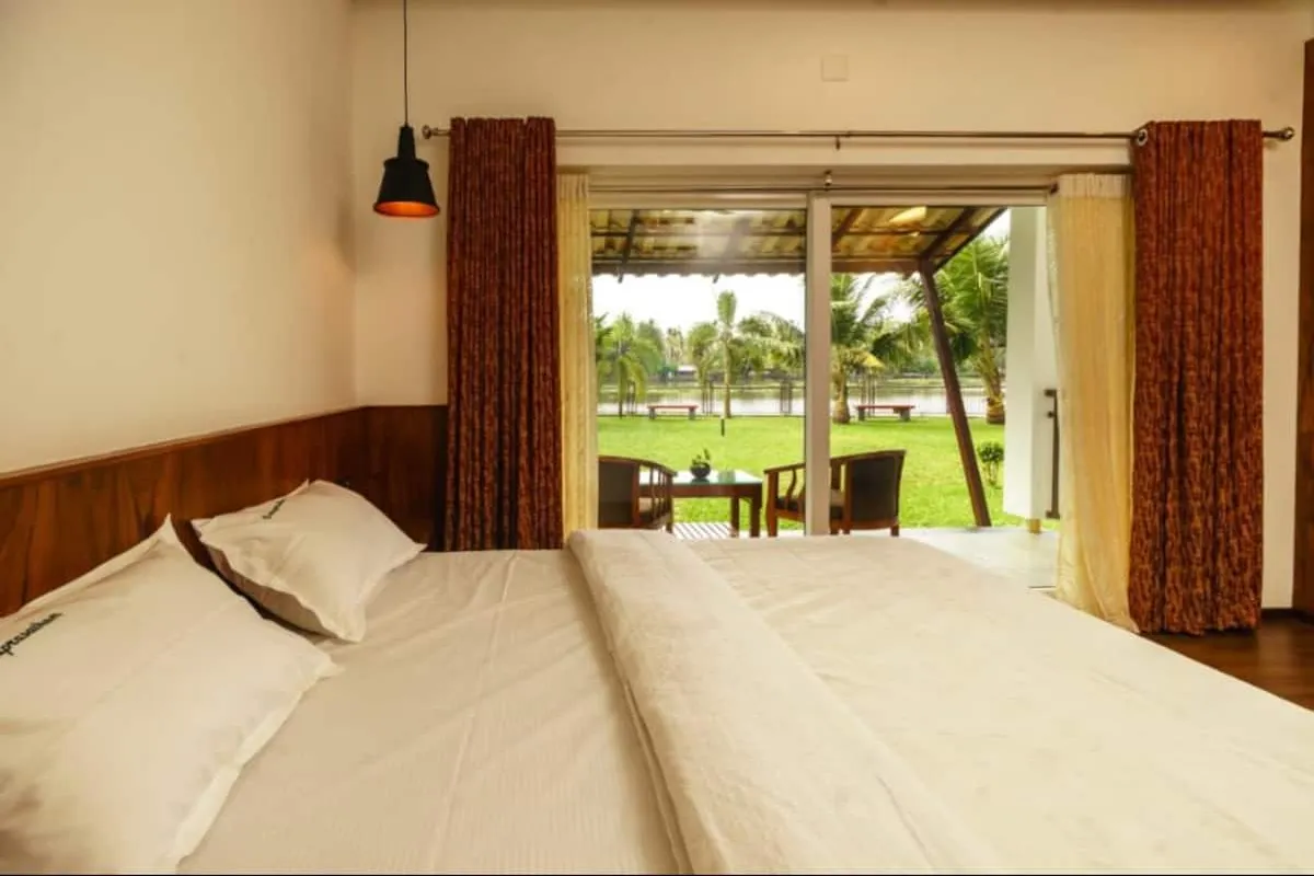 Kumarakom Back Water Luxury Property With Pool - Hotel with Bathtub in Alleppey