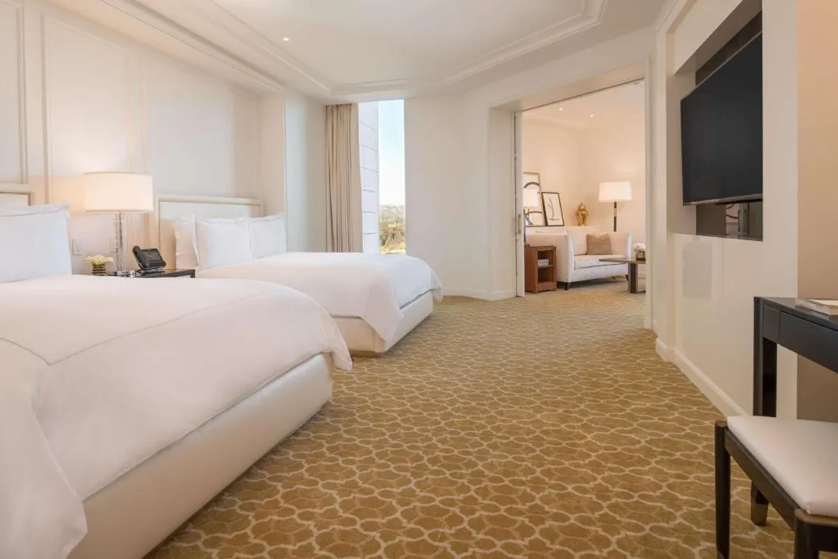 Waldorf Astoria Beverly Hills - Hotel with Bathtub in Los Angeles