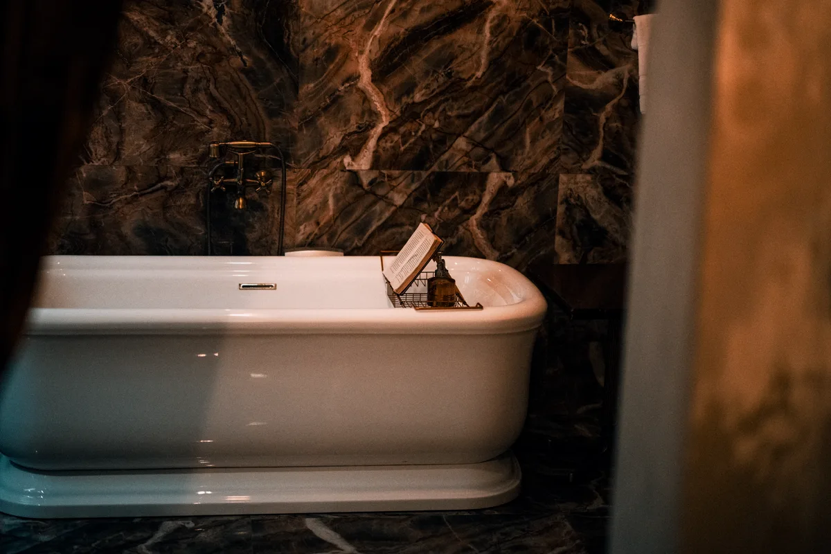 Four Seasons Baltimore with private bathtub in Baltimore