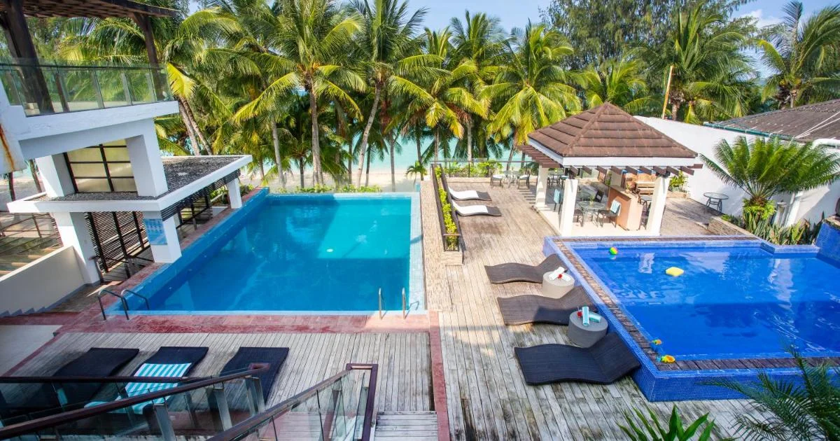 Crown Regency Beach Resort - Hotel with Bathtub in Boracay