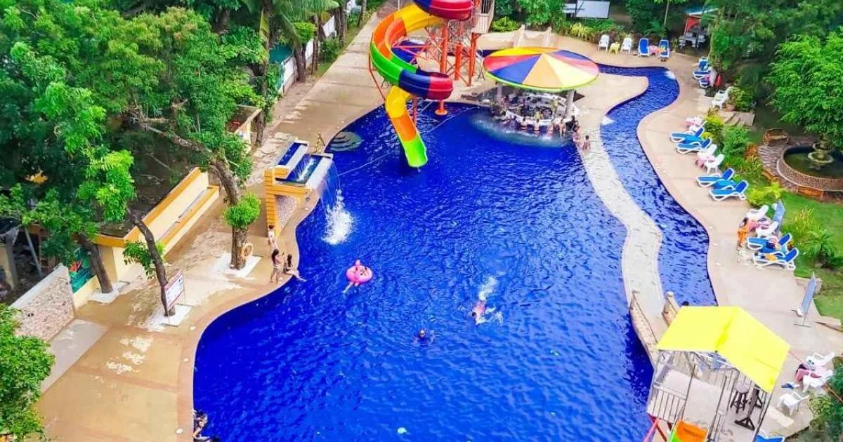 Paradise Garden Hotel and Convention Center Boracay Powered by ASTON - Hotel with Bathtub in Boracay