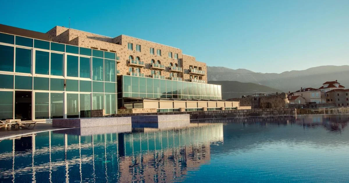 Hotels in Budva with Bathtub
