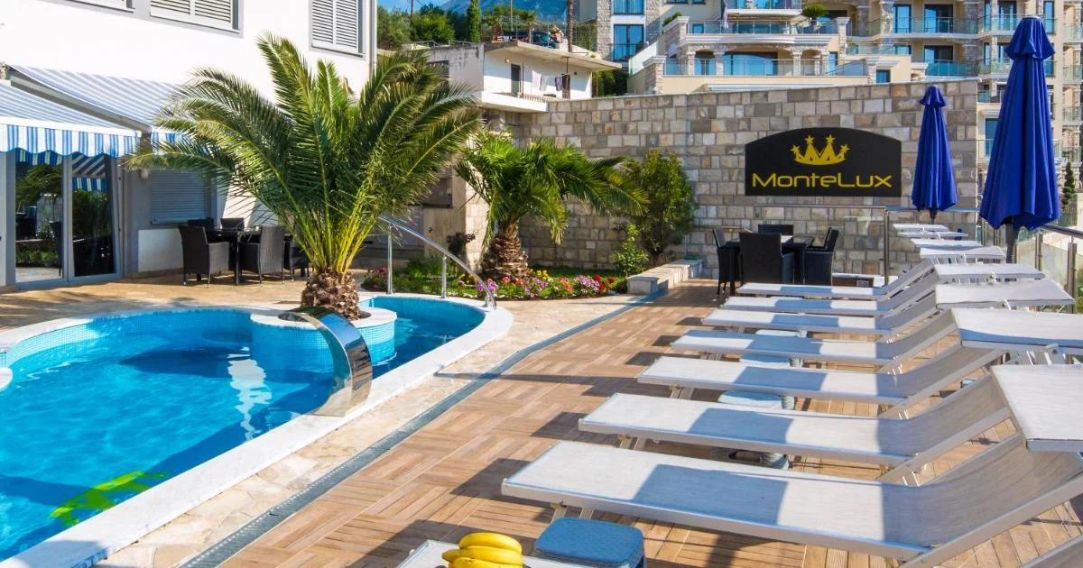Montelux Apartments - Hotel with Bathtub in Budva
