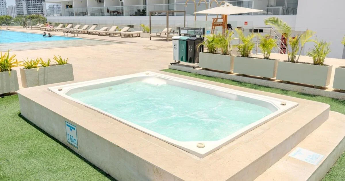 Apartamento Despierta Frente al Mar, con jacuzzi, piscinas y baño turco, cerca al aeropuerto - Hotel with Bathtub in Cartagena