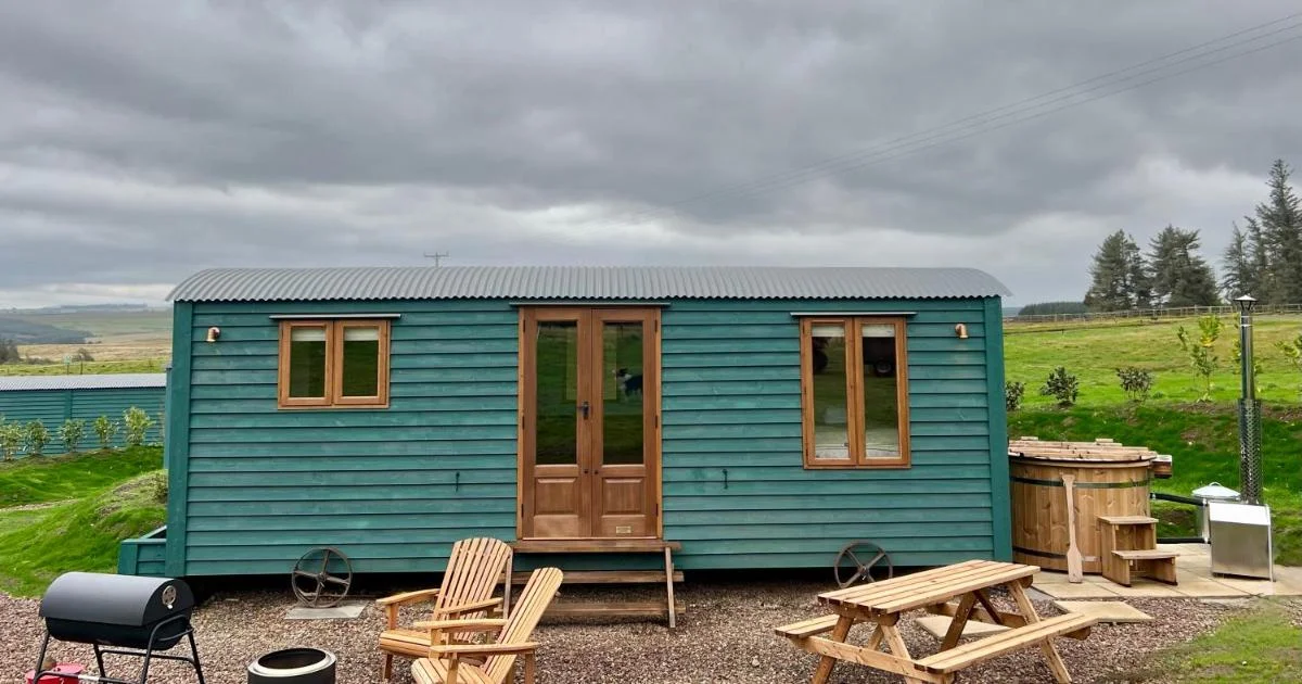 Pentland Shepherd Huts with private bathtub in Edinburgh