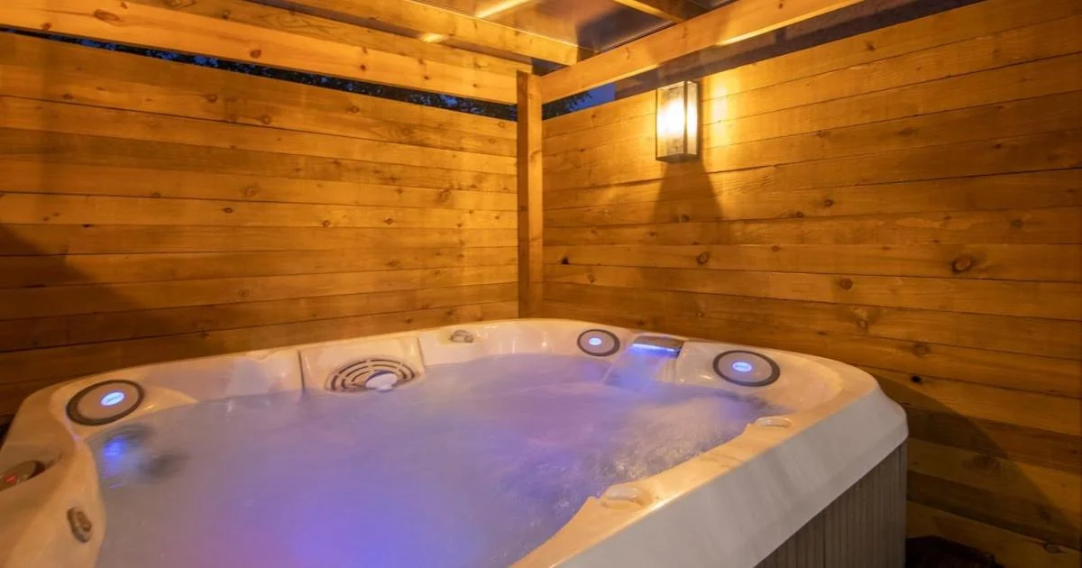 Private Hot Tub with private bathtub in Edinburgh