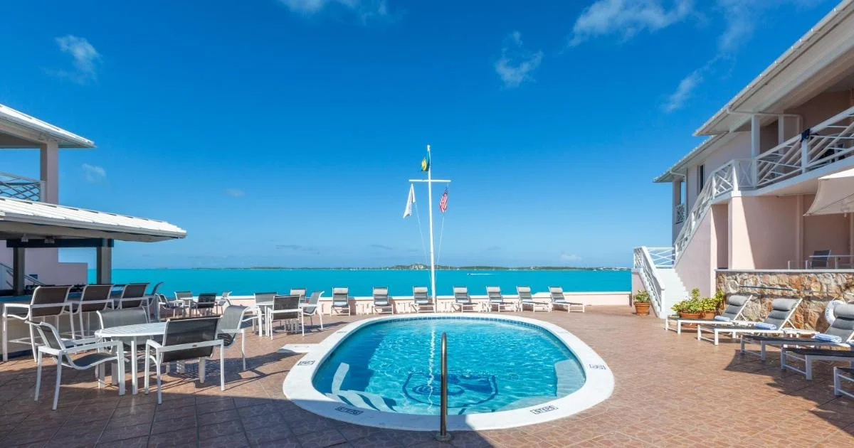 Peace and Plenty Resort - Hotel with Bathtub in Exuma