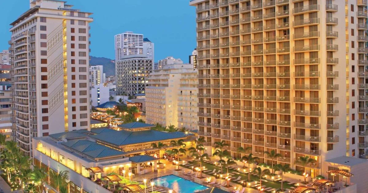 Embassy Suites by Hilton Waikiki Beach Walk - Hotel with Bathtub in Honolulu