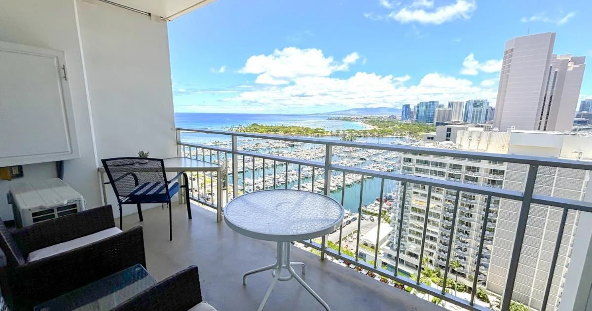 Ilikai 2127 Spectacular Ocean Harbor Views - Hotel with Bathtub in Honolulu