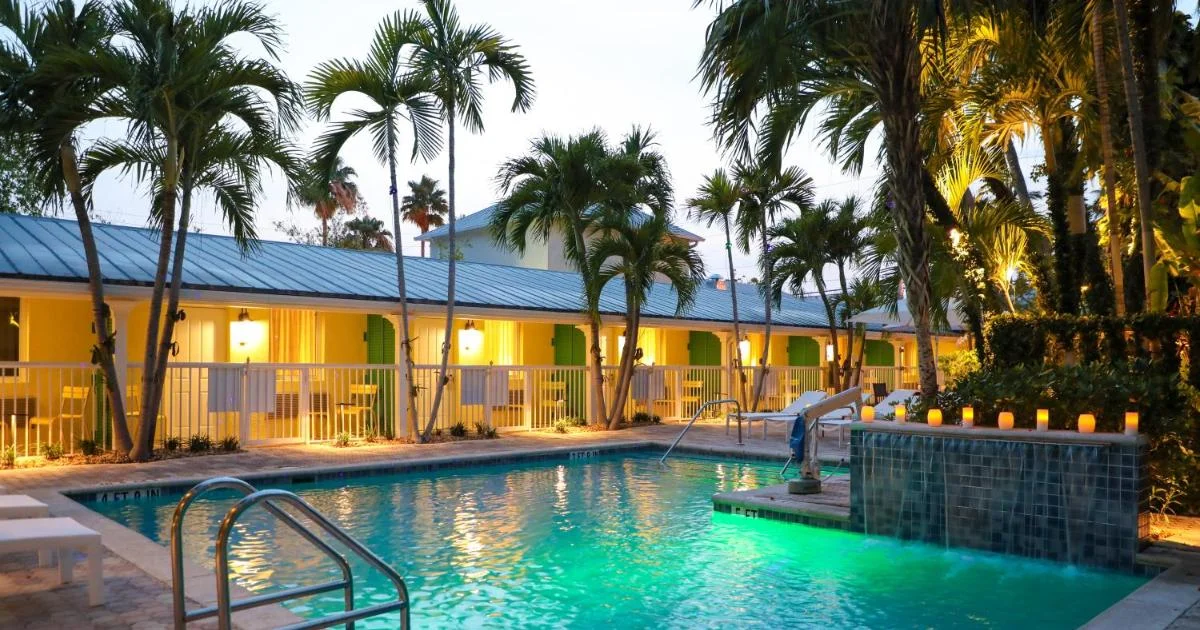 Almond Tree Inn - Hotel with Bathtub in Key West