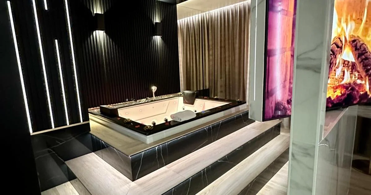 Wiślane Tarasy VIP Apartamenty JACUZZI - Hotel with Bathtub in Krakow