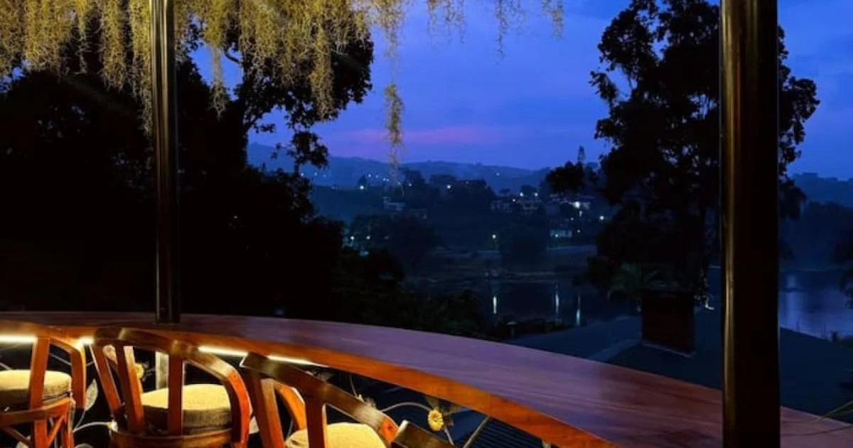 Garden Gathering Room - Hotel with Bathtub in Lake Atitlan
