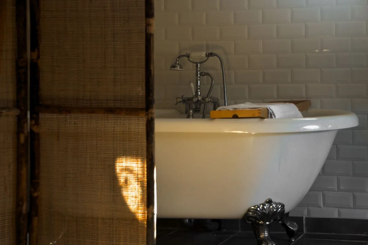 Hotels in Lisbon with Bathtub