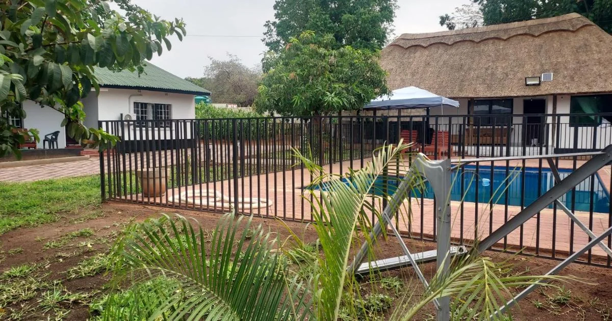 Buffalo Bob Lodge & Tours - Hotel with Bathtub in Livingstone