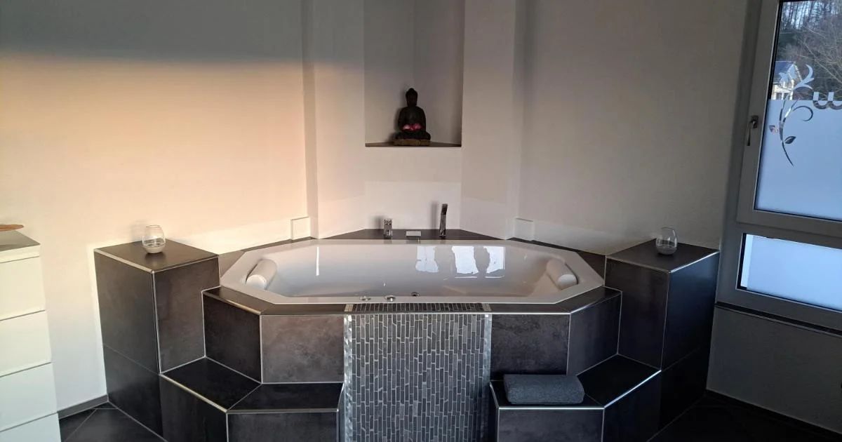 Hotel der Luxusklasse Whirlpool,Himmelbett - Hotel with Bathtub in Lucerne
