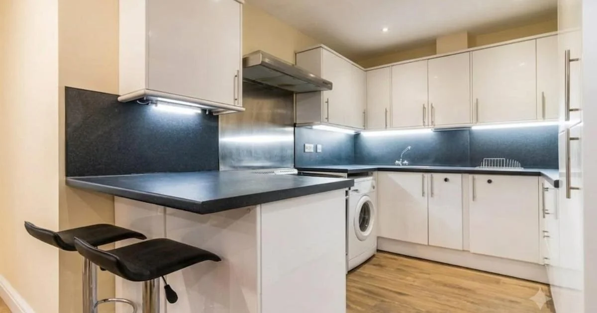 Central 2 bed large apt M1 area - Hotel with Bathtub in Manchester