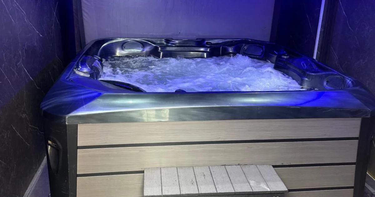 Hot tub hideaway - Hotel with Bathtub in Manchester