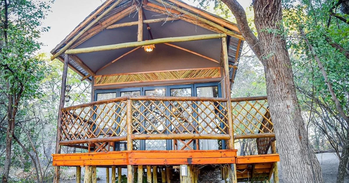 Rustic Gate Lodge and Campsite - Hotel with Bathtub in Maun