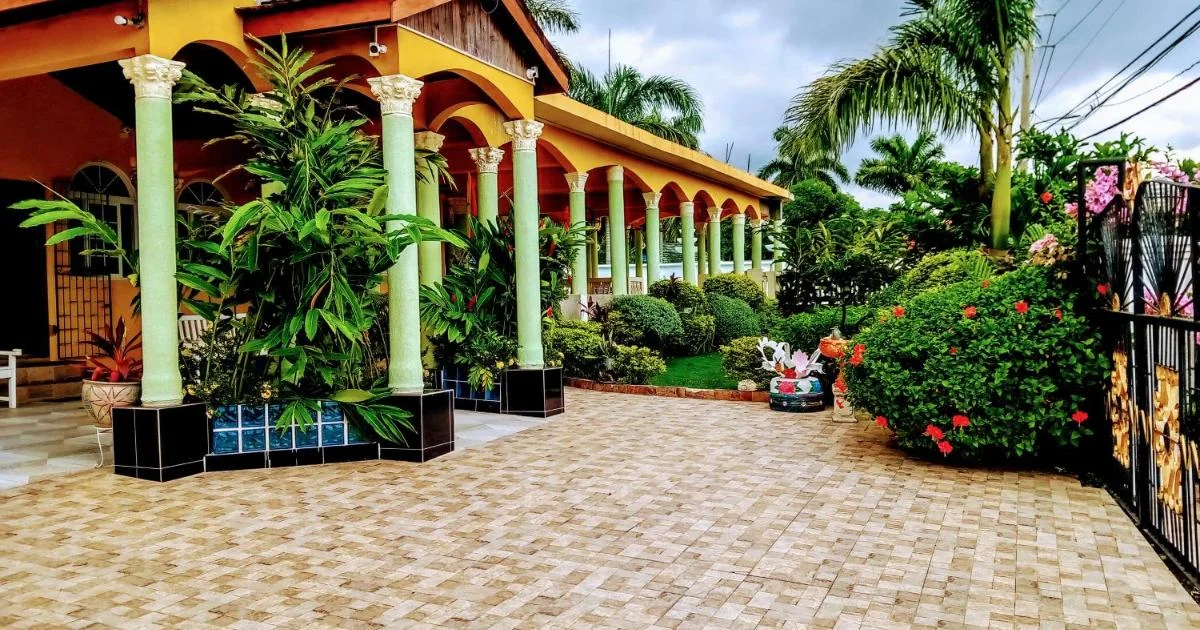 Chateau Margarita JA - Hotel with Bathtub in Montego Bay