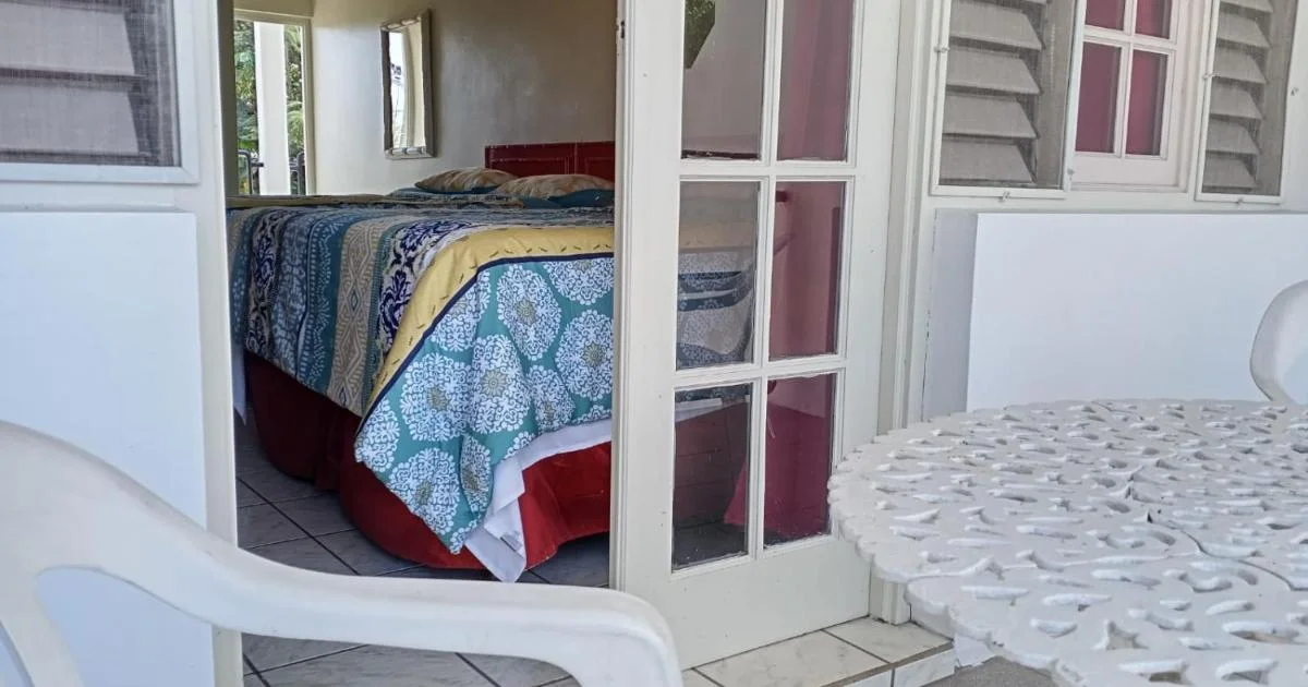Ridgeway Guest House - Hotel with Bathtub in Montego Bay