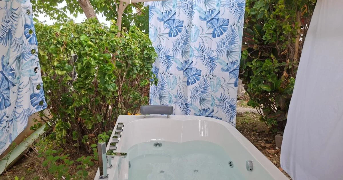 Skyline Suites Villa and Spa - Hotel with Bathtub in Montego Bay