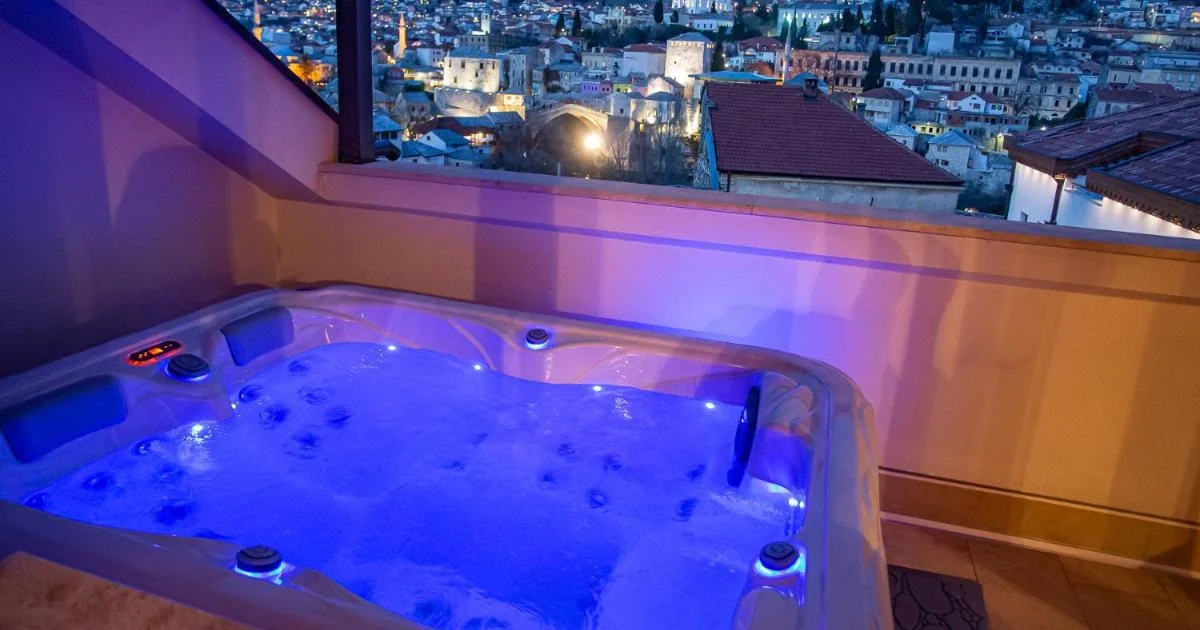Exclusive Penthouse Old town with sauna and jacuzzi - Hotel with Bathtub in Mostar