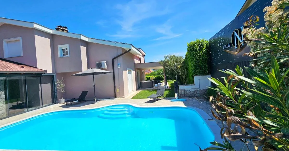 Luxury Villa Nevena Pool&Jacuzzi - Hotel with Bathtub in Mostar