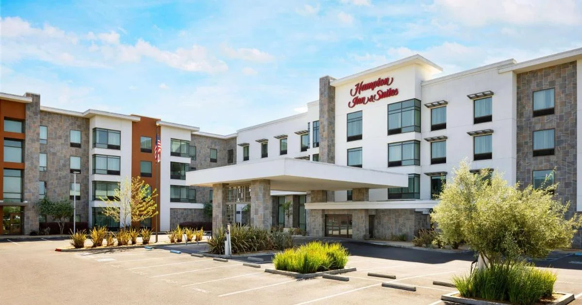 Hampton Inn & Suites - Hotel with Bathtub in Napa