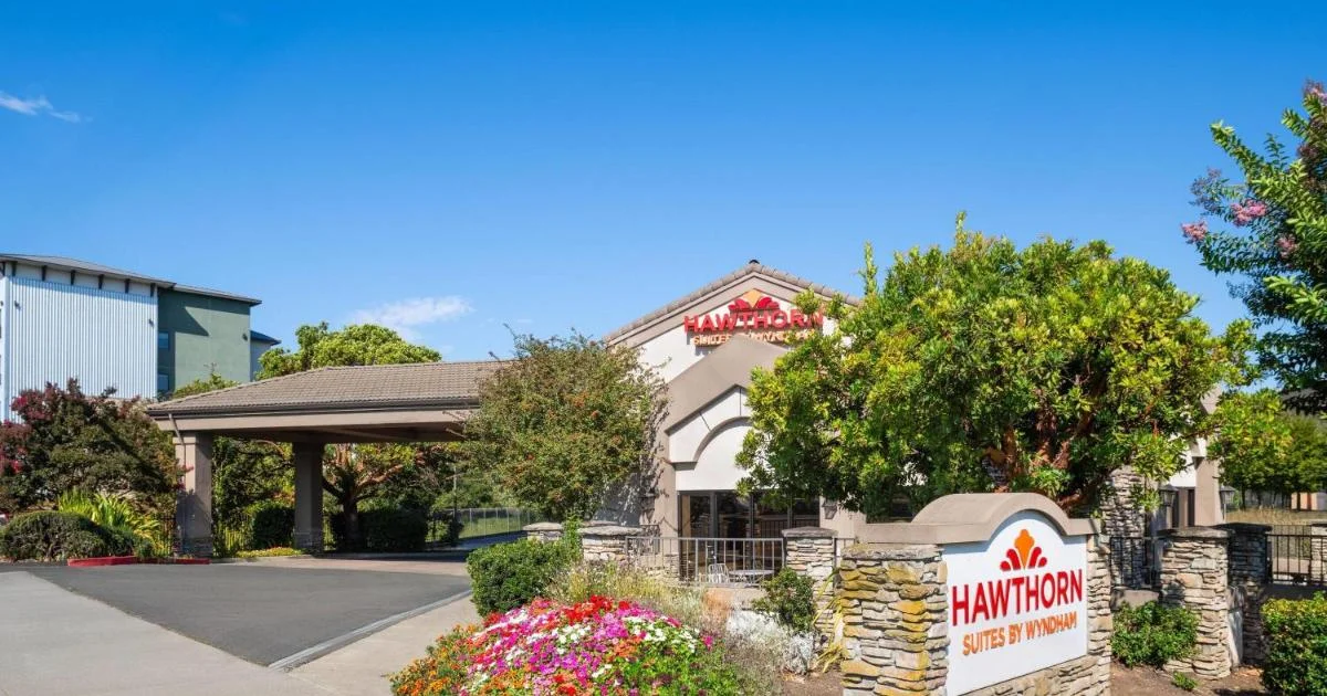 Hawthorn Suites by Wyndham Napa Valley - Hotel with Bathtub in Napa