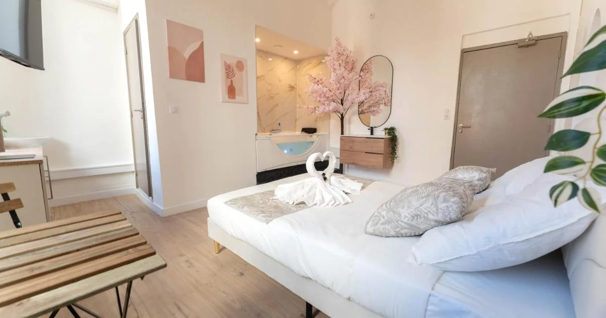 Hotel Le Céleste - Hotel with Bathtub in Nice