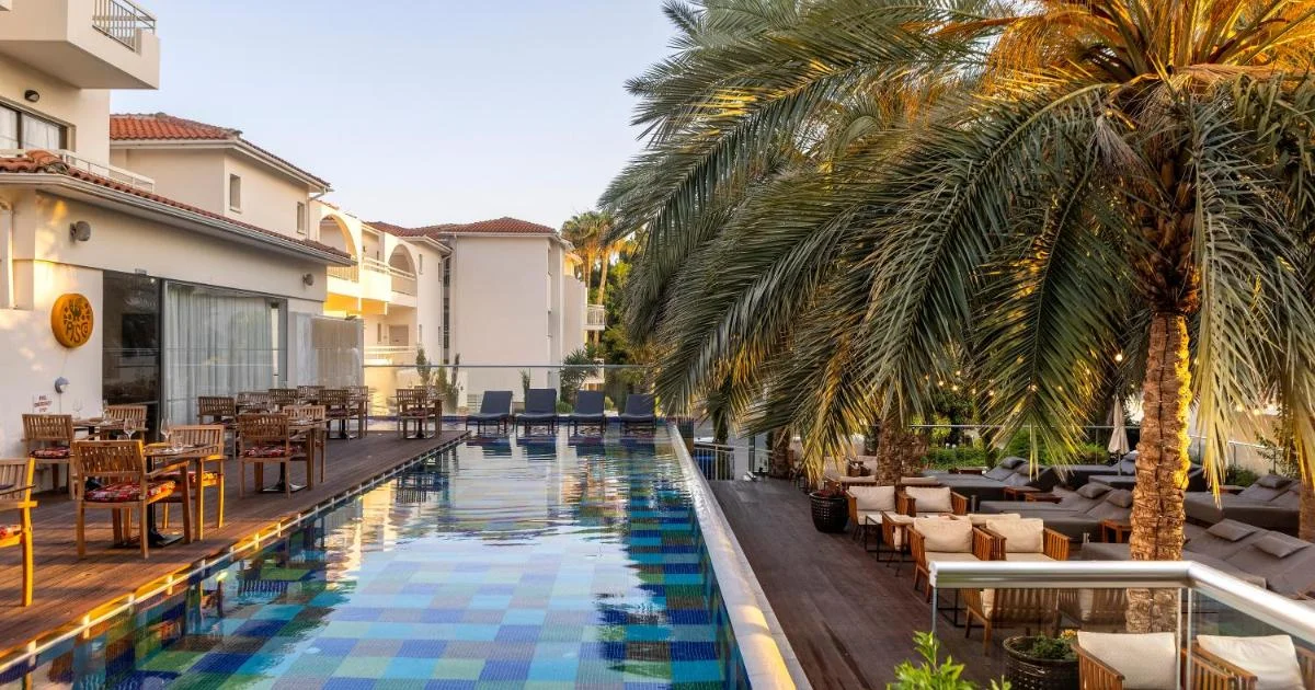 King Jason Paphos - Hotel with Bathtub in Paphos
