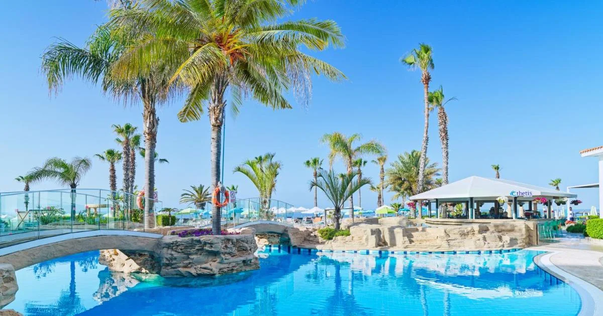 Leonardo Cypria Bay - Hotel with Bathtub in Paphos