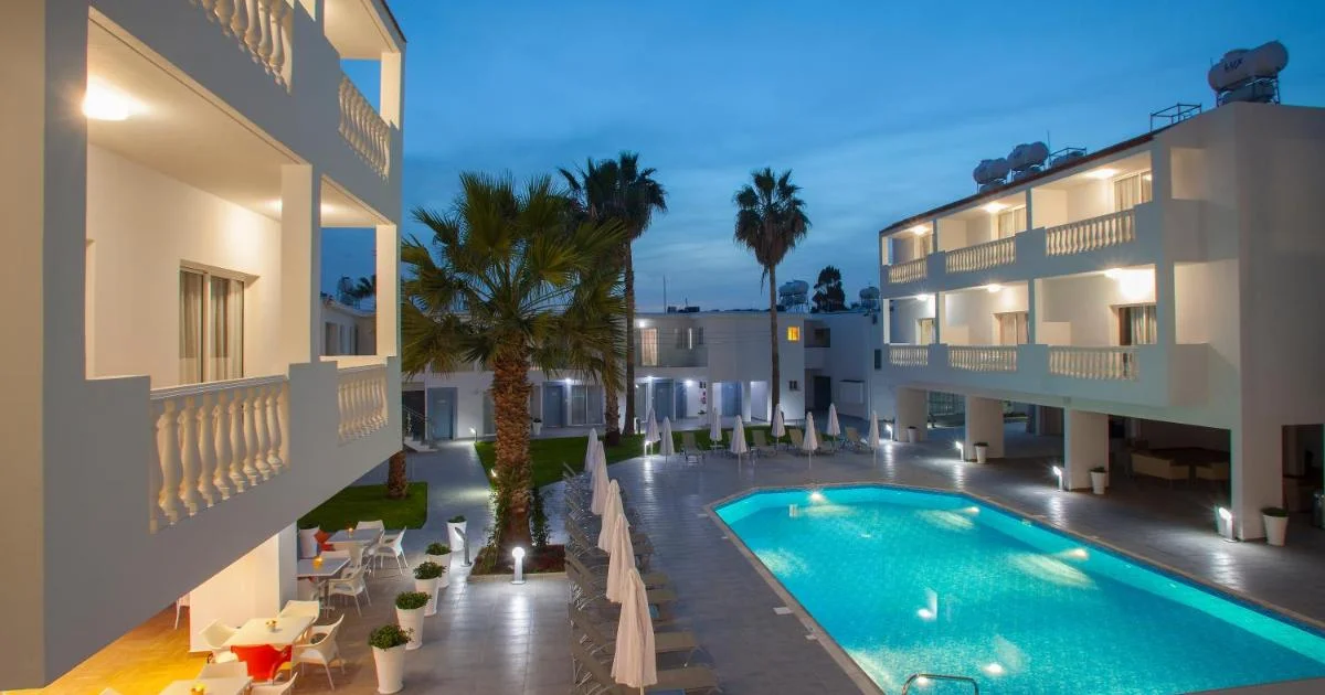 Hotels in Paphos with Bathtub