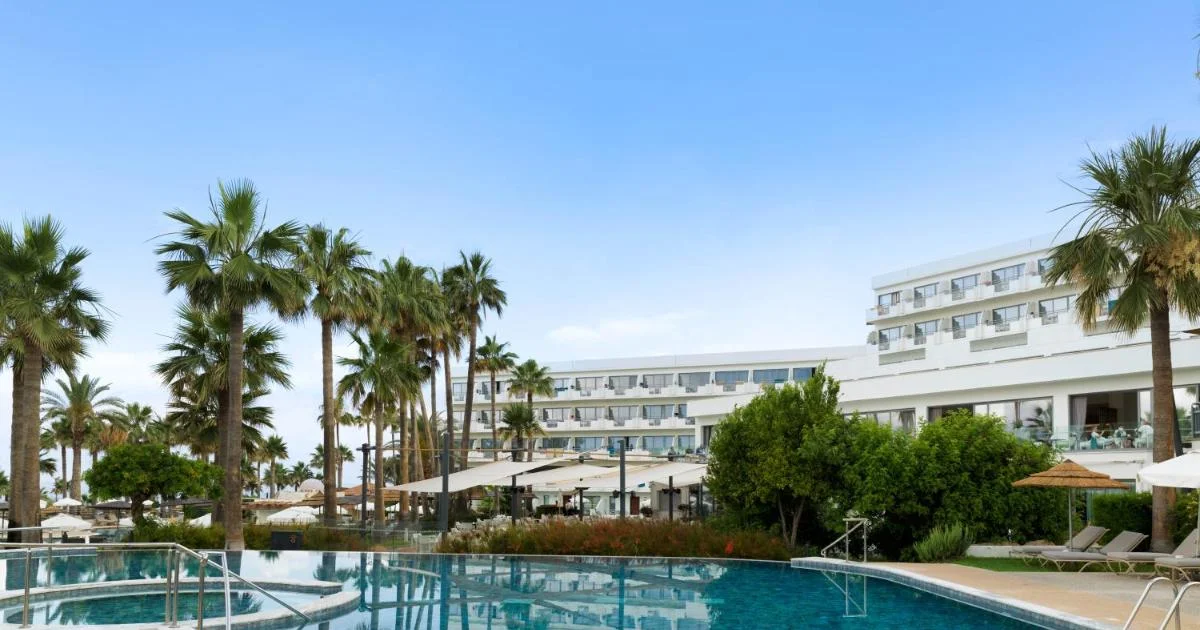 St George Beach Hotel & Spa Resort - Hotel with Bathtub in Paphos