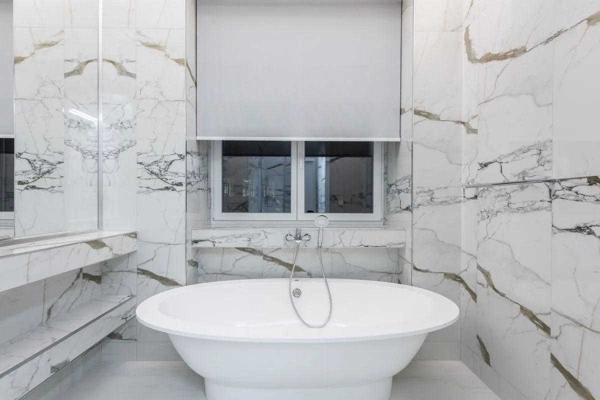 Paris Hotels with Bathtubs Overlooking the Eiffel Tower: 2026 Guide