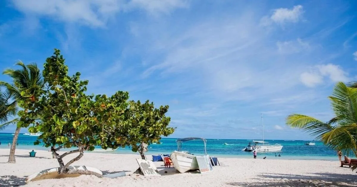 STEPS TO THE BEACH 2 Stunning condo 4 min walk to Bibijagua Beach and Catamarans - Hotel with Bathtub in Punta Cana