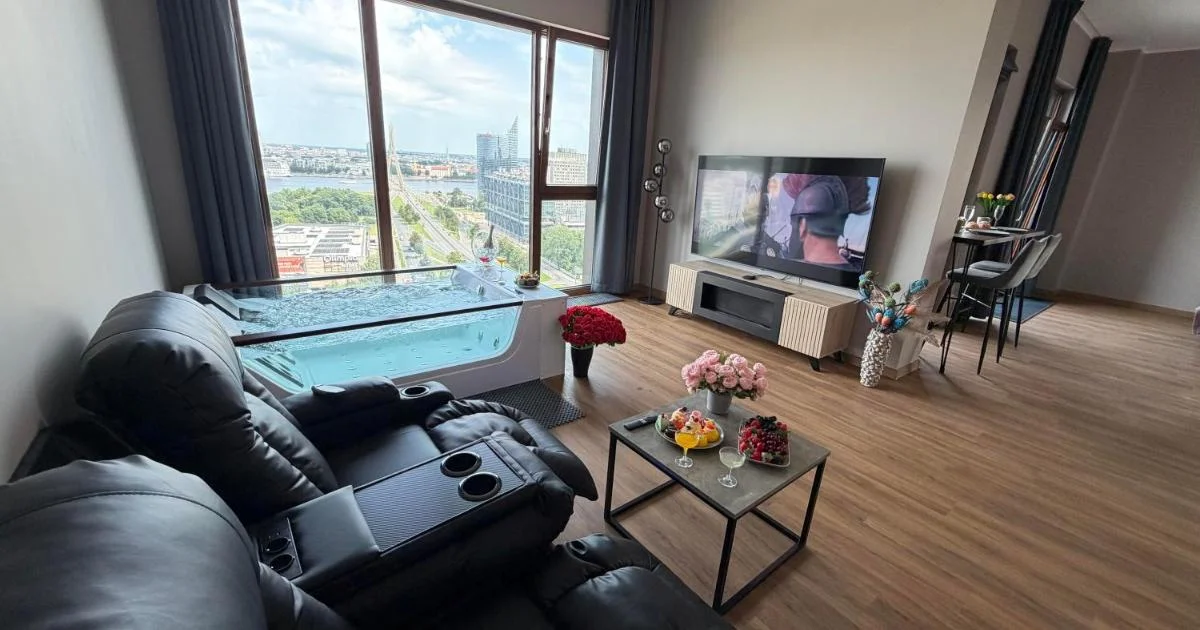 Sky & SPA Cinema Apartment - Hotel with Bathtub in Riga