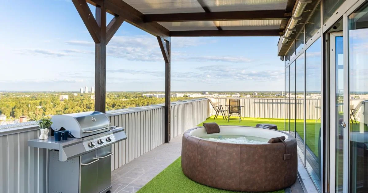 SkyPenthouse & SPA with FREE Parking - Hotel with Bathtub in Riga