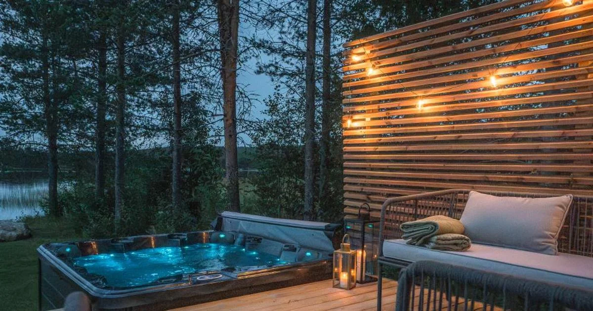 Arctic Snow Lake Mini Lodge - Hotel with Bathtub in Rovaniemi
