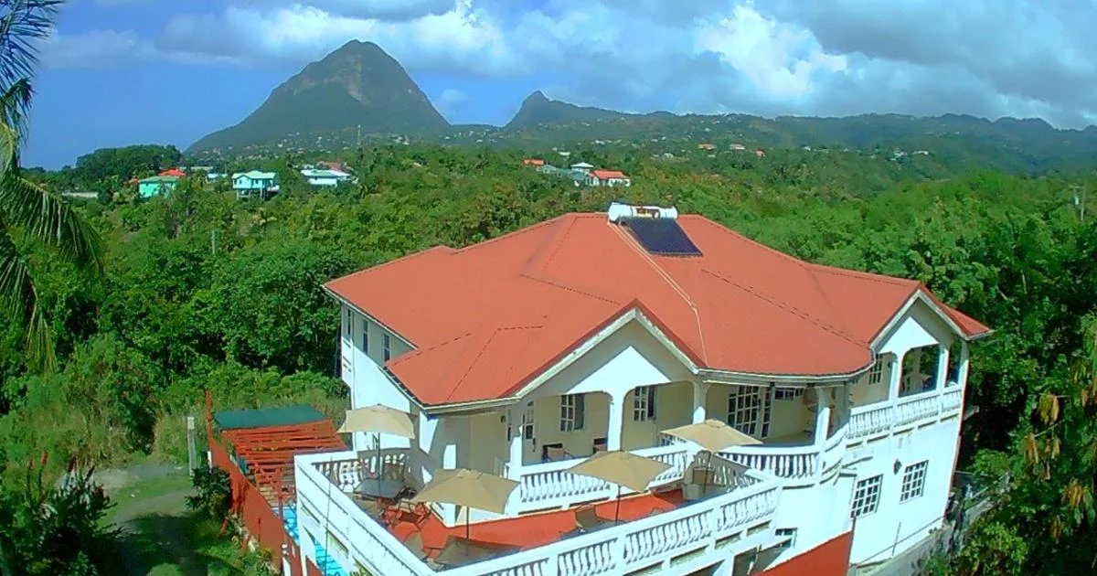 Hotels in Soufriere with Bathtub