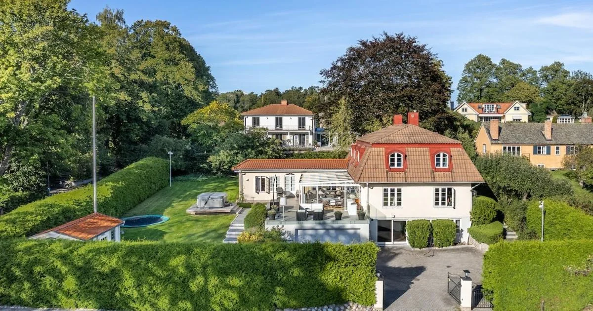 Luxury villa with spa and private lake - Hotel with Bathtub in Stockholm