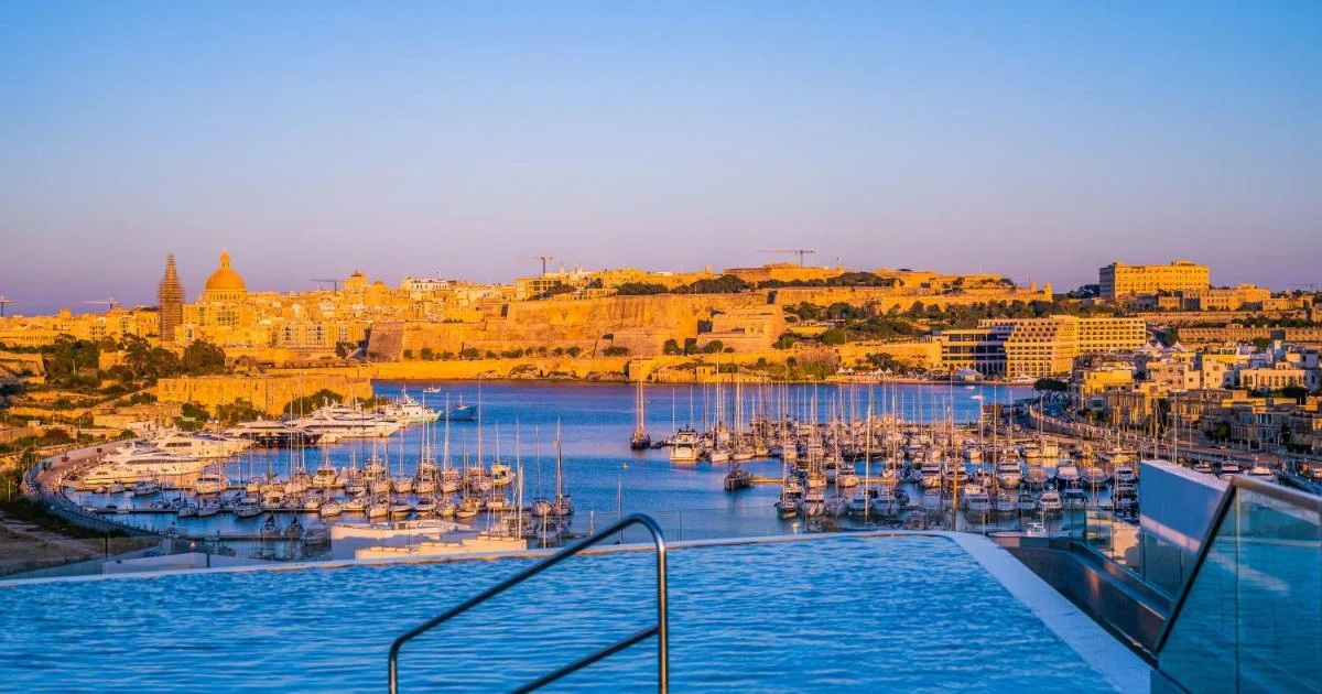 Grands Suites Hotel and Spa Sliema - Hotel with Bathtub in Valletta