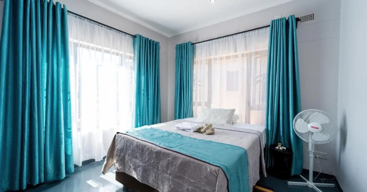 KhayaLethu Vic Falls 2 - Hotel with Bathtub in Victoria Falls