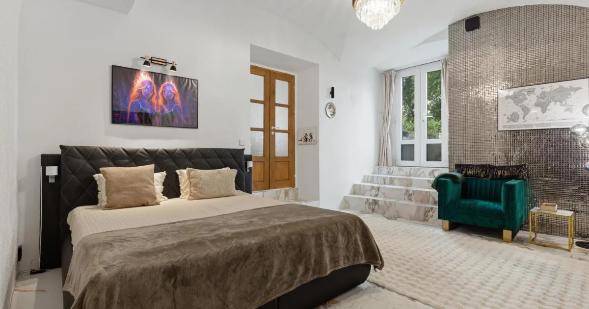 K Spot Apartment Private Spa Tub & Sauna Old Town - Hotel with Bathtub in Vilnius