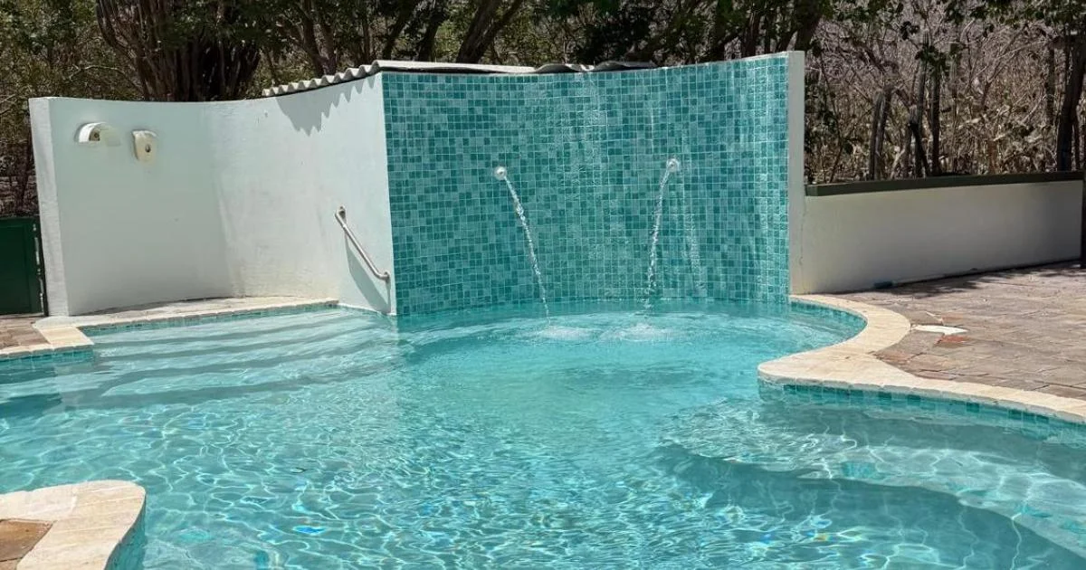 two bedroom Tropical Hideaway - Hotel with Bathtub in Willemstad